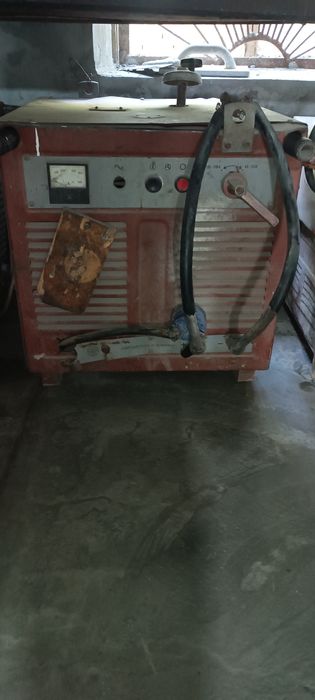 Сварочный аппарат уч хил турдаги сотилади