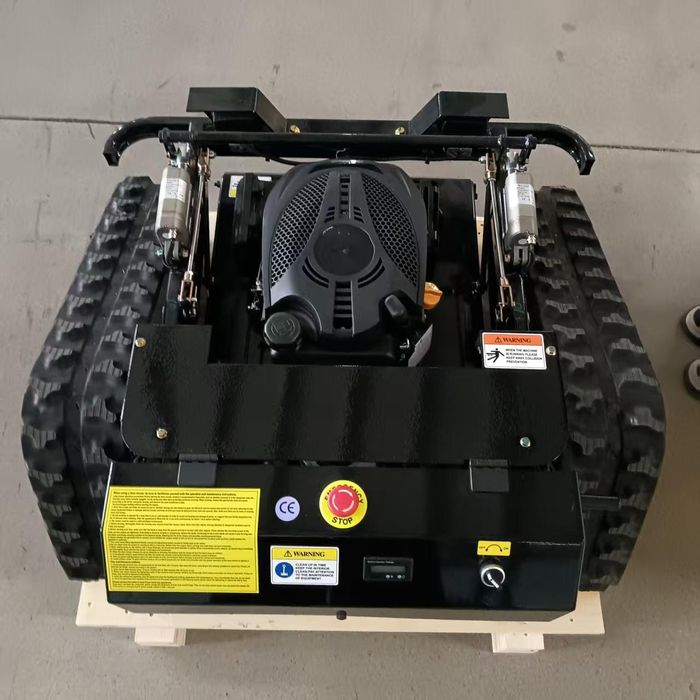 Robot de tuns și tăiat iarba Atlatech cu șenilă  ,comandat prin teleco