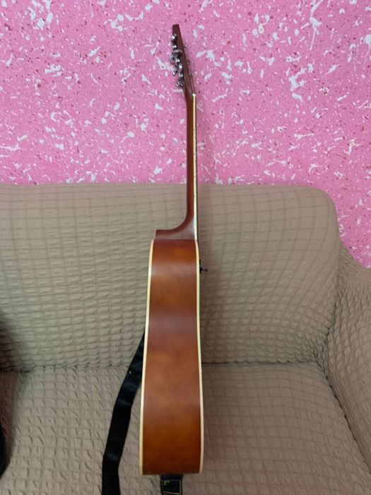 Ajoyib holatdagi Gitara sotiladi.