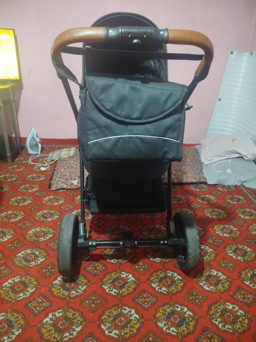 Коляска сотилади