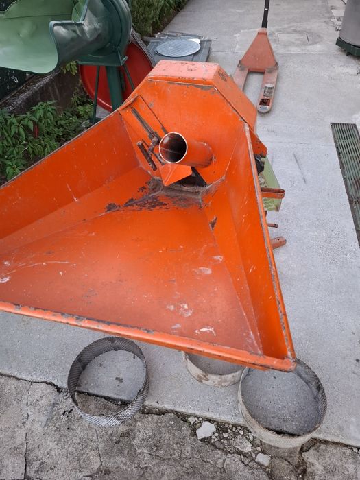 Moară la cardanul de la tractor