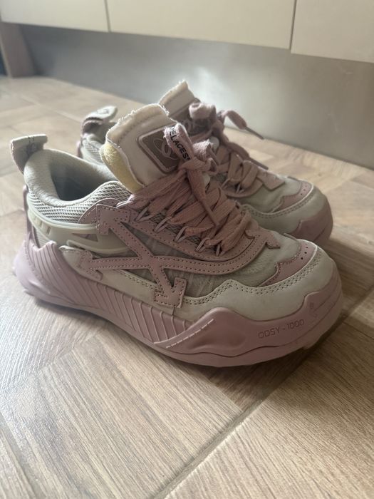 adidasi off-white roz