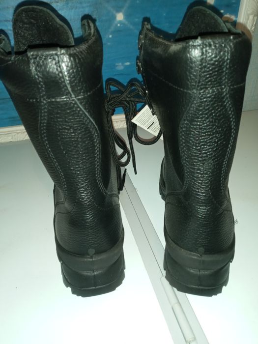 Продам обувь берцы