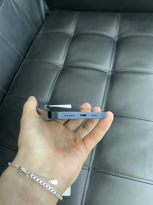 Продам айфон 13 128гб