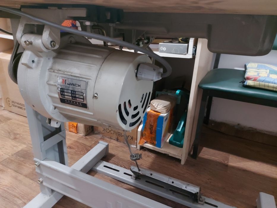 Промышленная швейная машинка