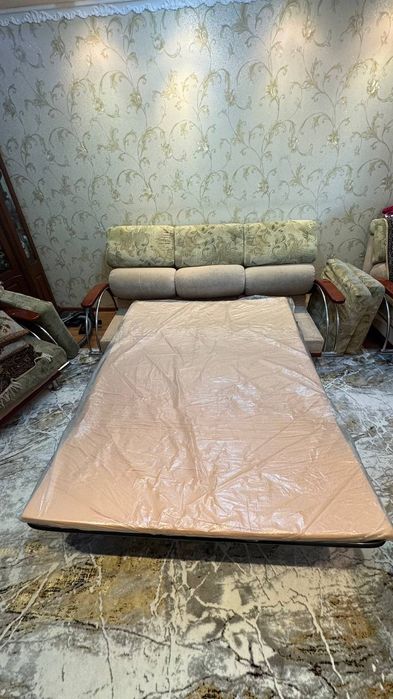 Продается диван- кровать и два кресла. Комплект