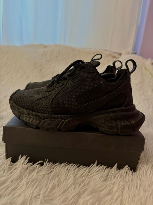 сникърси Balenciaga леко лъскавия модел