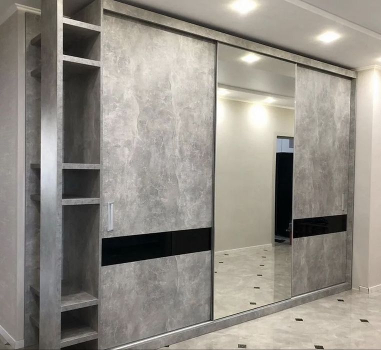 Шкаф купе с зеркалом