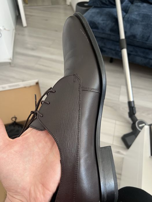 Vand pantofi boss marimea 48 purtati de 2 ori
