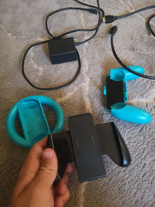 Accesorii Originale Nintendo Switch (Dock, Încărcător, Grip) + Cutie
