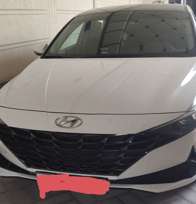 HYUNDAI ELANTRA продаётся своя.