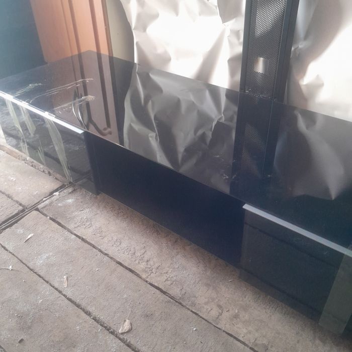 Продам тумбу под телевизор с кранштейном