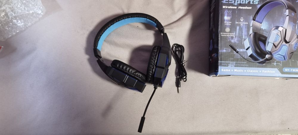 Bună ziua. Vand casti gaming