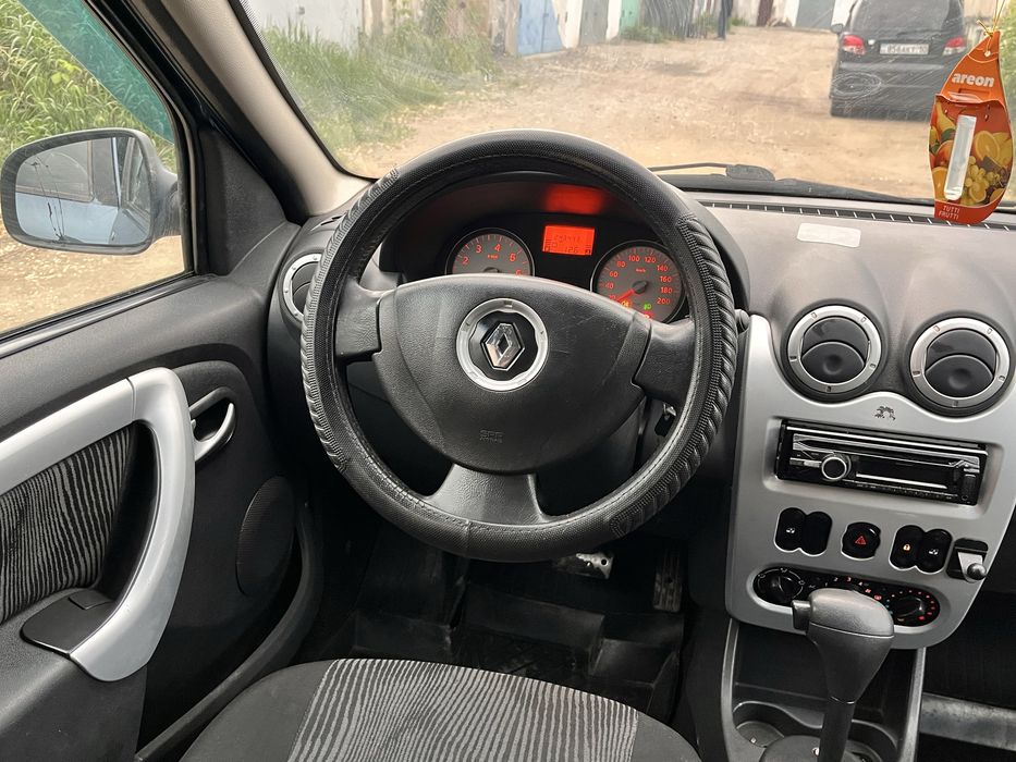 Продам рено логан 2013 автомат