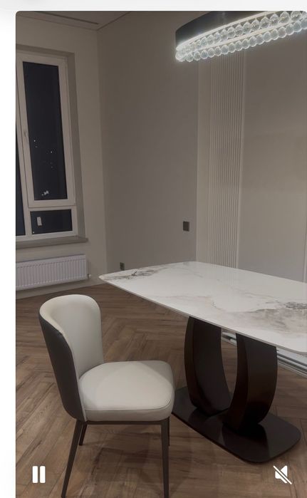 Продам стол в комплекте 6 стульев