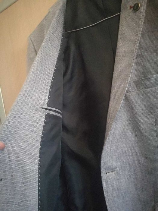 Продавам мъжко сако