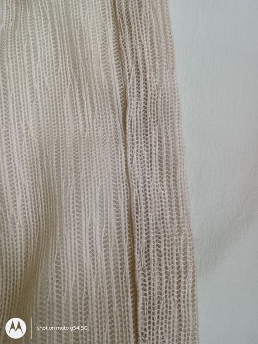 2 броя ушити тънки пердета, атрактивен кремав цвят. Да 190 см,Ш 160 см