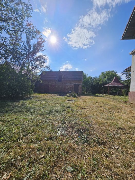 Casa de vânzare, teren 2800 mp