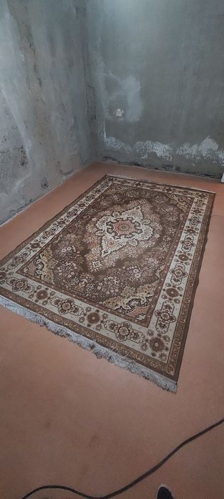 Продам б/у ковер.