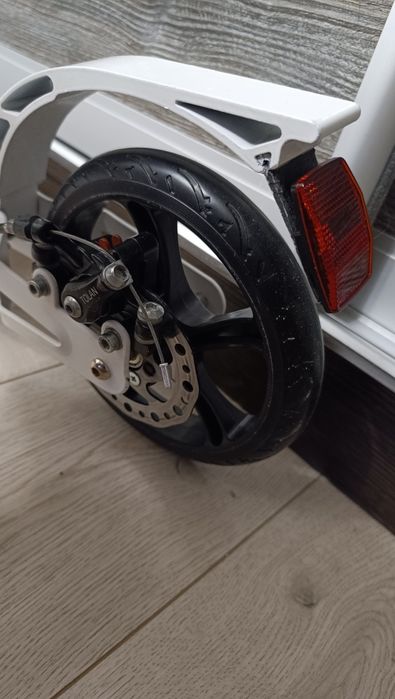 Продам  отличный самокат