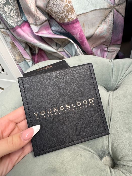 Paleta cu 9 nuanțe eyeshadow, 2 farduri de obraz si 2 iluminatoare