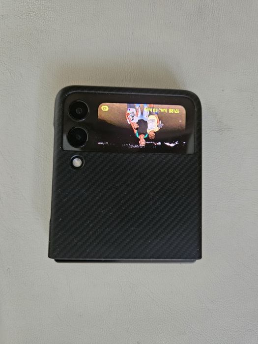 Samsung flip3 in stare buna plus husa carbon, negociabil