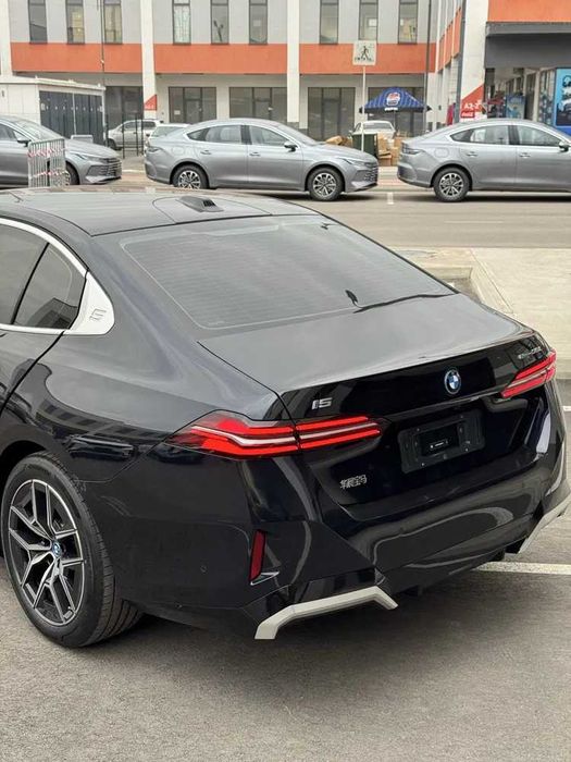 BMW i3 35L, naqd va halol nasiya