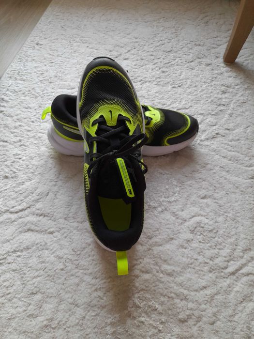 NIKE Обувки COSMIC runner GS