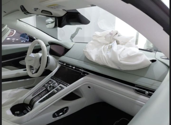 ASTON MARTIN DB12 2024 — imagine 2