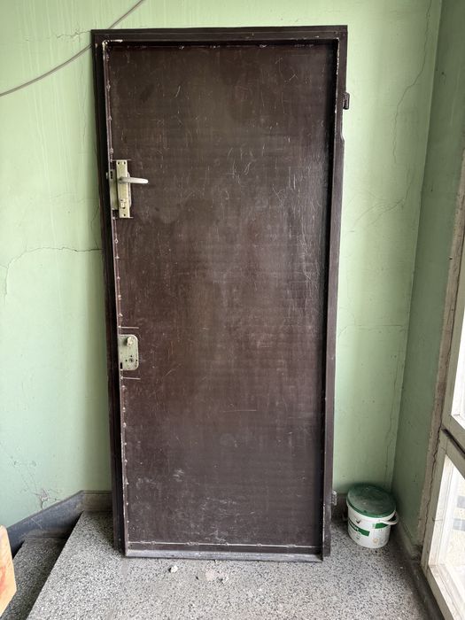 Метална входна врата