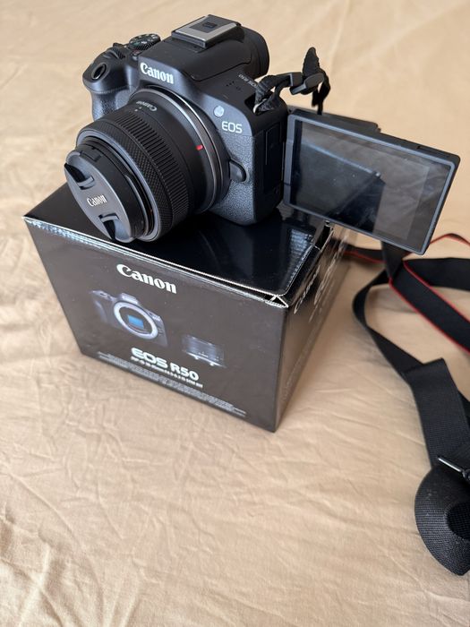 Canon EOS R50 - без следи от употреба