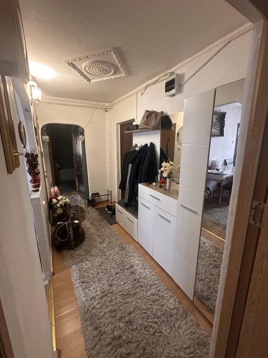Vand apartament doua camere decomandat centrala