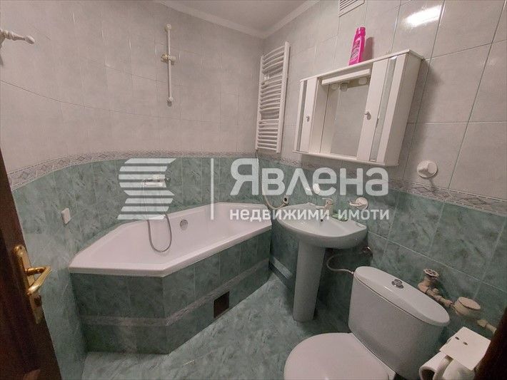 Продава се Четиристаен апартамент в Габрово, Център - 188 кв.м за 599 €/кв.м - Снимка #5