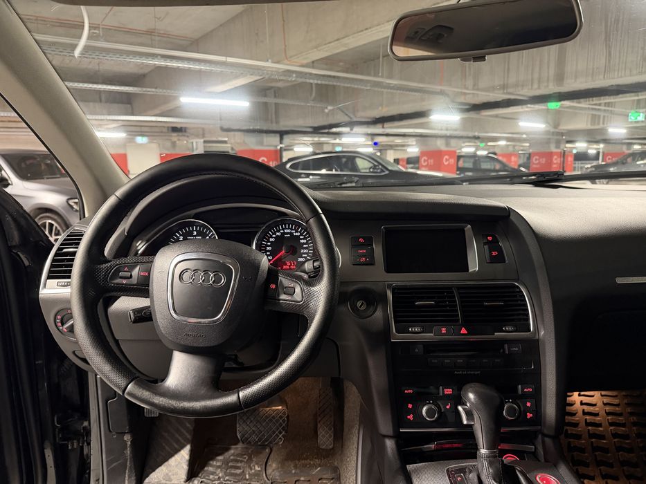 Audi Q7 Autoutilitara 3.0 BUG