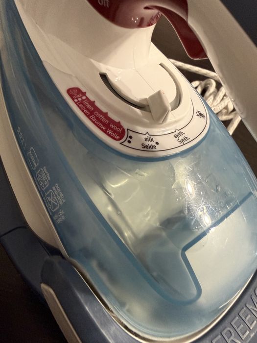 Fier de calcat fara fir Tefal FreeMove 2400W