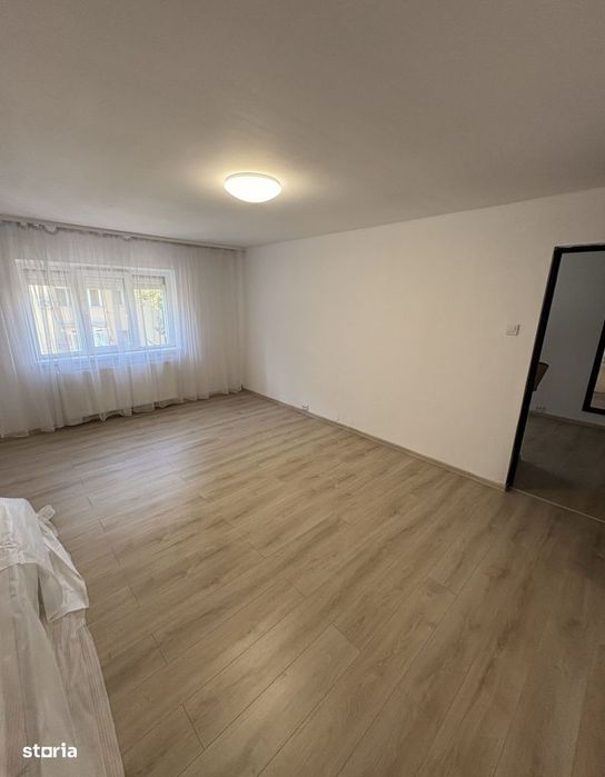 2 camere decomandate,1 Mai, centrală proprie,AC,liber, parchet,gresie
