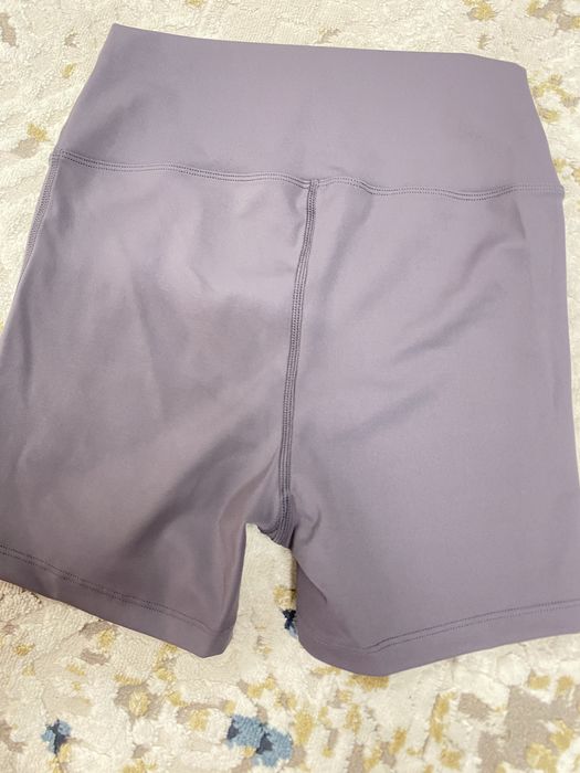 Серый шорты новый