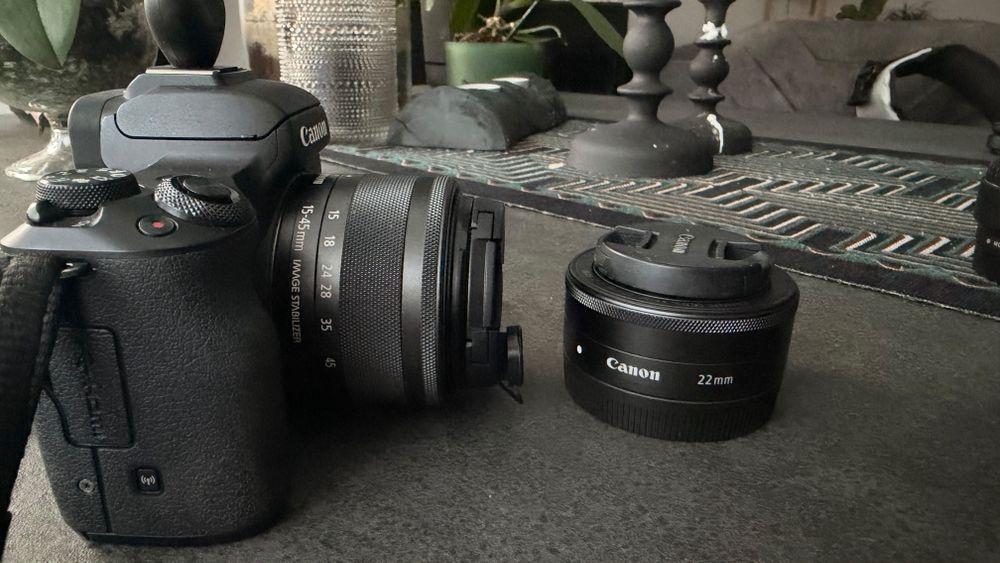 Canon EOS M50 Mark II + 15-45mm IS STM + 22mm f/2 STM + 2 baterii + Card 64GB + Cutii originale – Kit complet