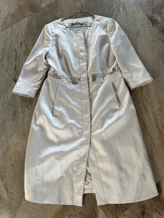 Rochie ocazie tip trench  de calitate superioara , culoare ivory nude