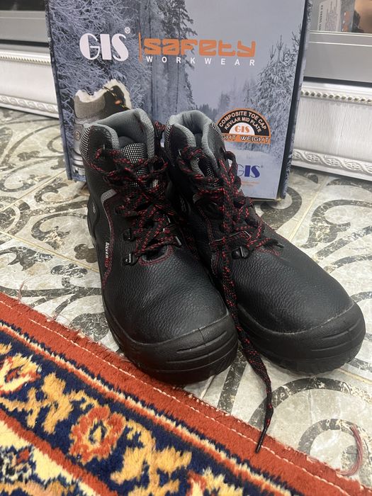 Продам новые Спец обуви