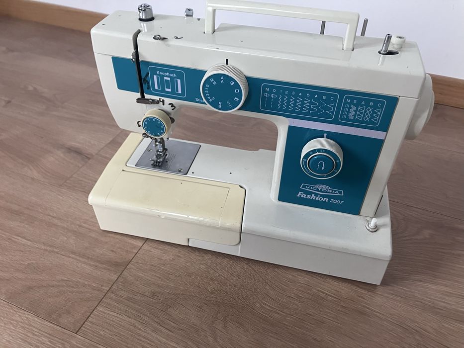 Masina de cusut Victoria FY800