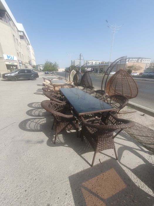 To'qilgan stol stullar