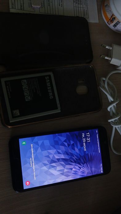 Смартфон Samsung Galaxy J4