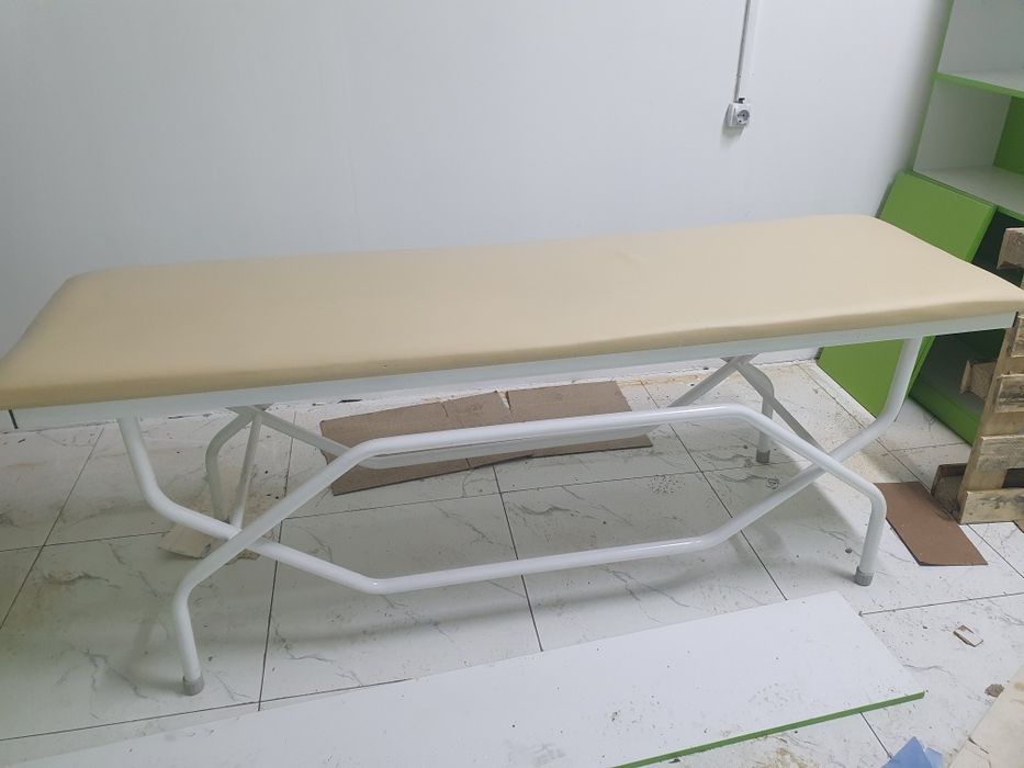 Продам     кушетку