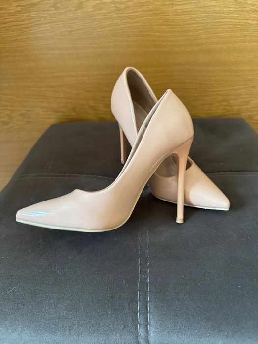 Обувки на висок ток