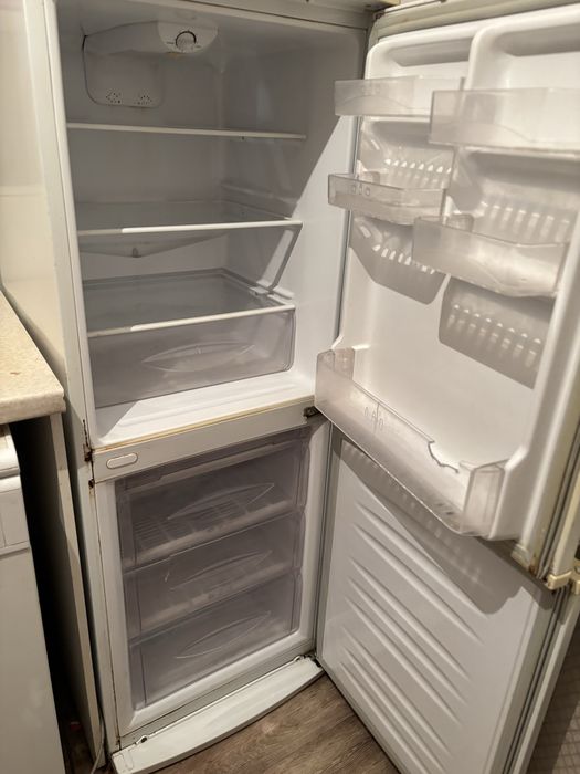 Продам холодильник