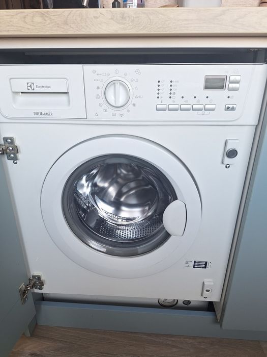 Пералня за вграждане Electrolux