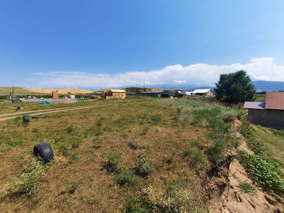 Участок продам. Недоезжая уштерек справа