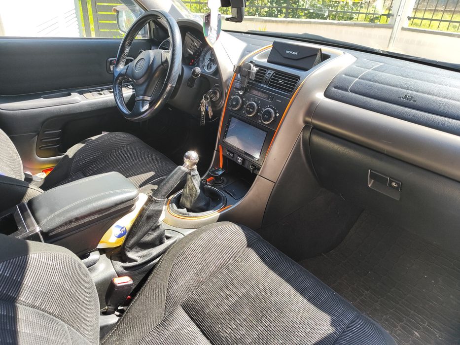 Lexus is 200 2001 с Газ