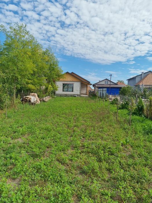 Casa și teren de vanzare